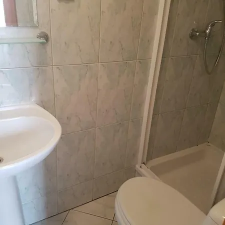 Irys Bed & Breakfast 3*